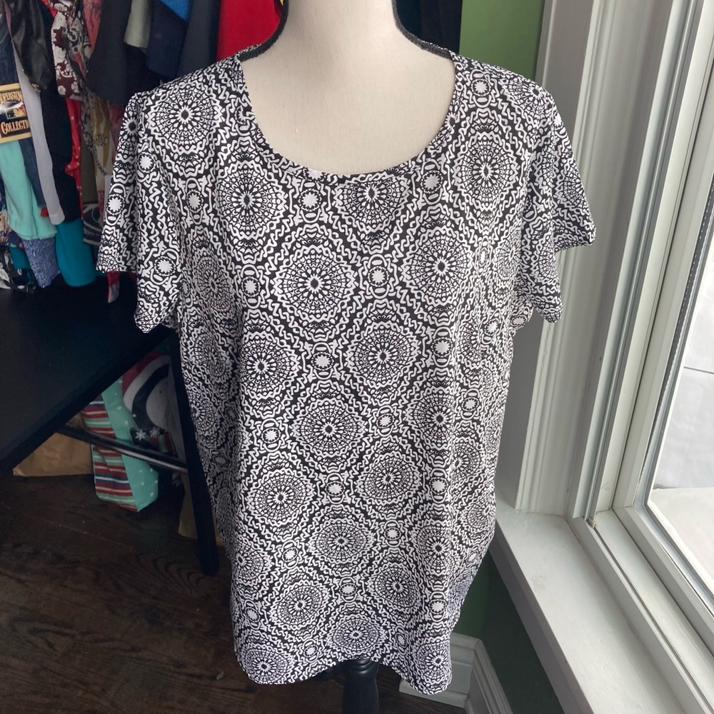 Women's Sears design print Top, Size XL Black and White